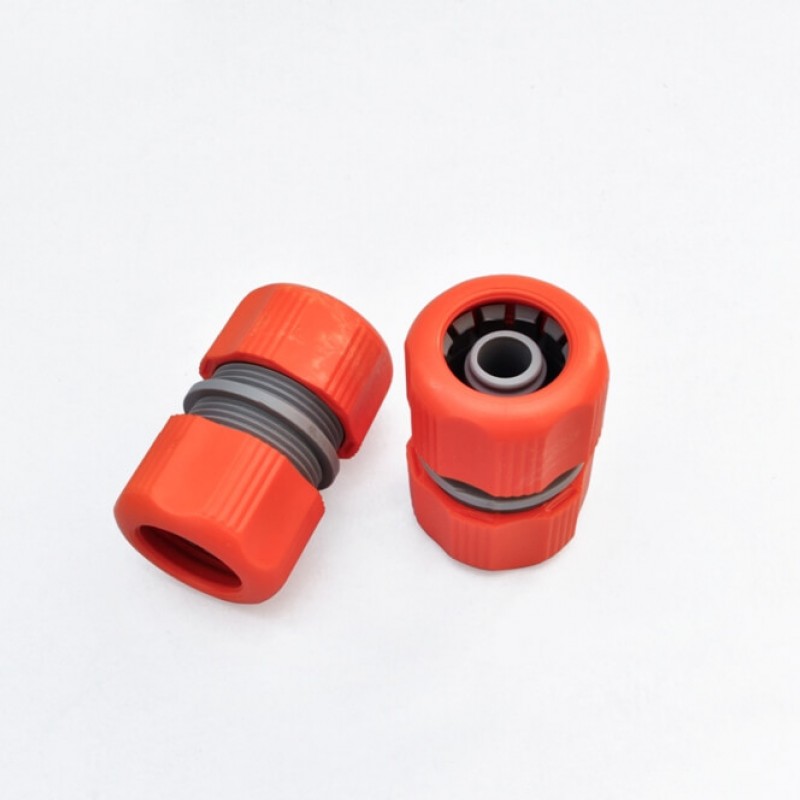 Σύνδεσμοι σωληνών 1/2"-1/2" βιδωτοί 